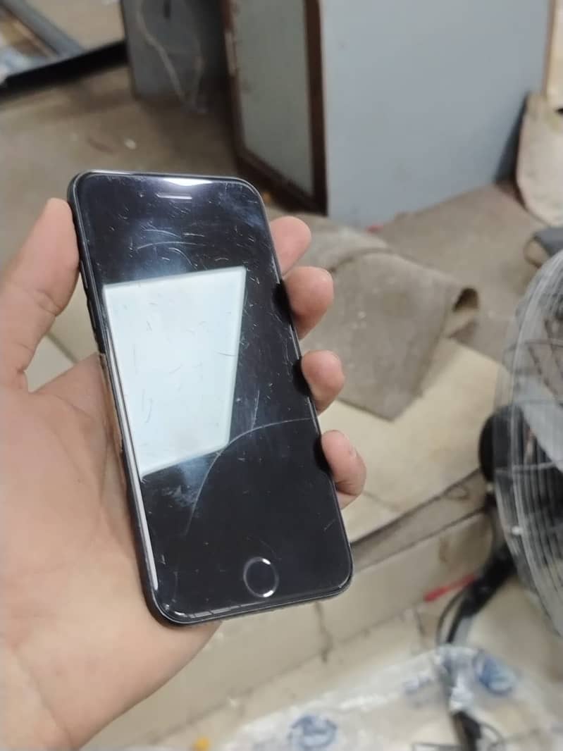Apple iPhone SE3 2