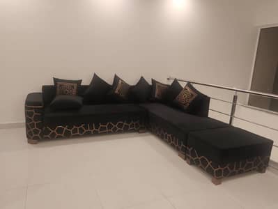 L-Shape Sofa Set | 8 Cushions | Excellent Condition | Modern Design