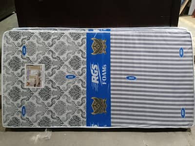 Single Matress/Double Matress/pillows