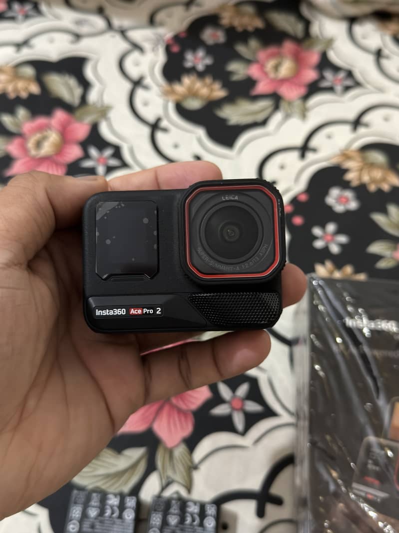 Insta 360 Ace Pro 2 1