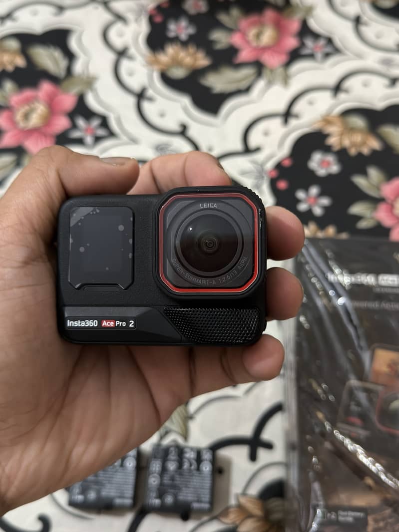 Insta 360 Ace Pro 2 4