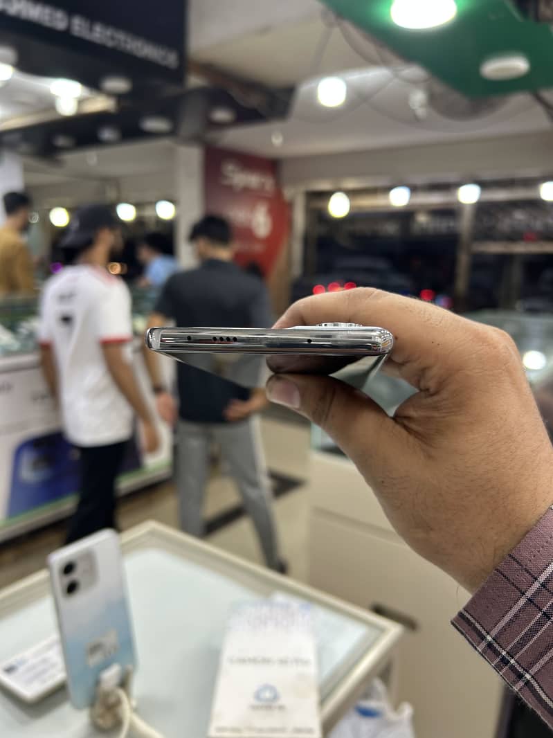 Tecno CAMON 40 Pro 4