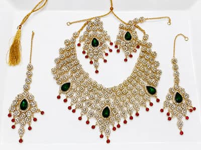 Bridal Jewelry Set - Green Stone with Zircon | New Condition