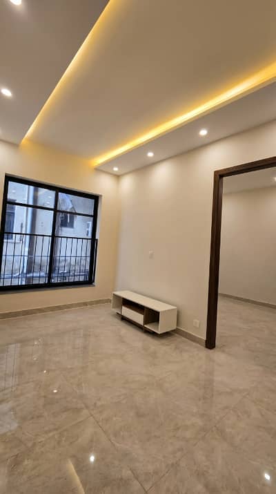 BRAND NEW 1 BED APARTMENT READY FOR POSSESSION IN BAHRIA TOWN LAHORE