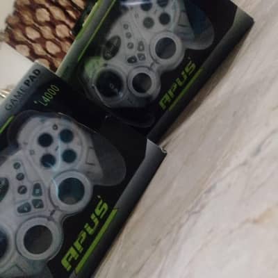 Pair of joysticks Apus L4000 Gamepad only 1week used 10/10 condition