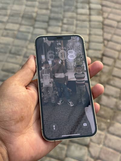 Apple iPhone 12 Pro same time hai