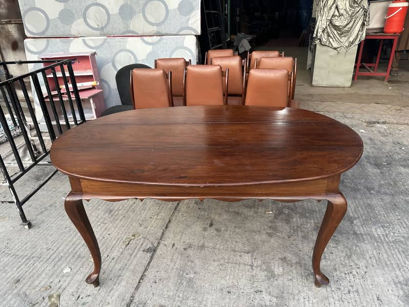 Dining table 0