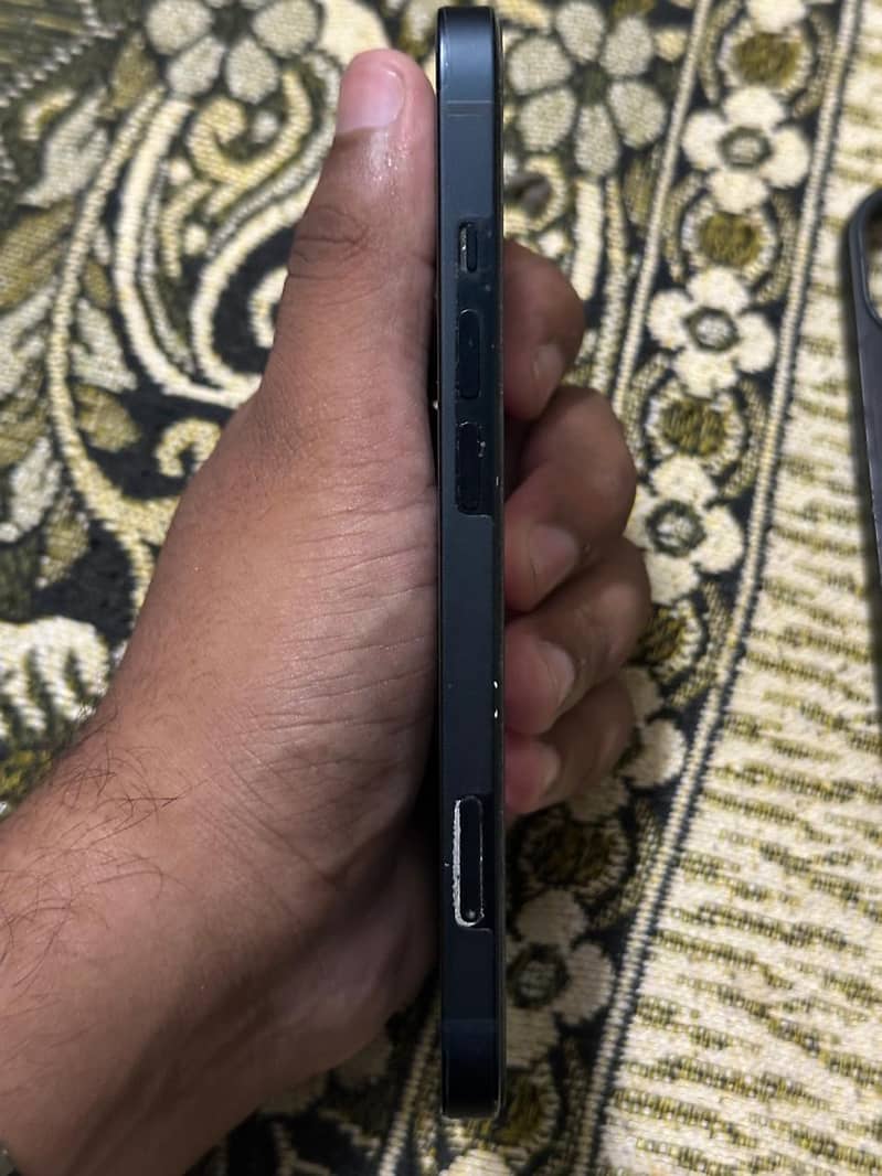 Apple iPhone 13 2