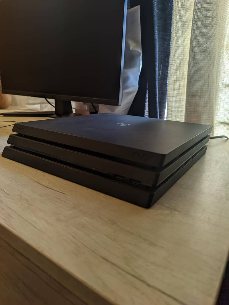 PS4 PRO 1TB 1