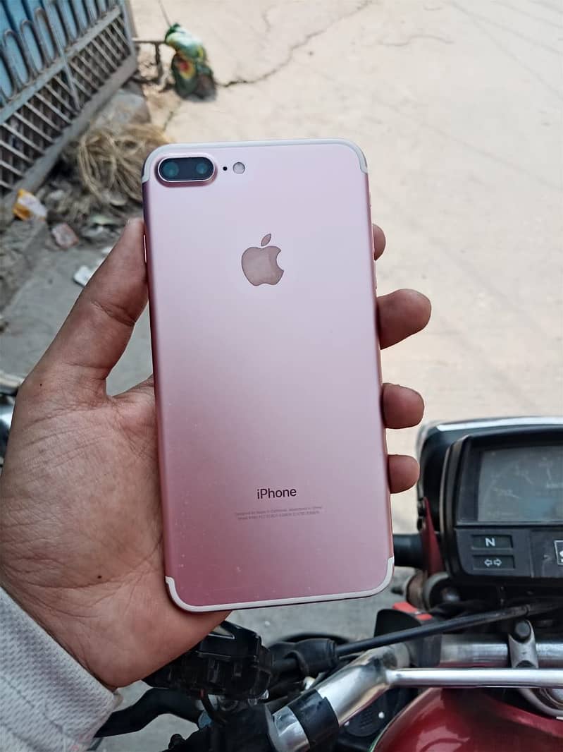 Apple iPhone 7 Plus 1