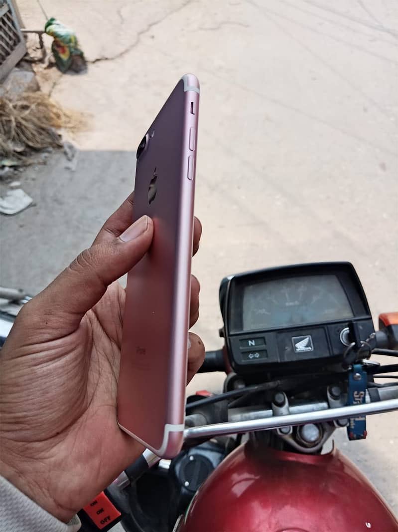 Apple iPhone 7 Plus 2