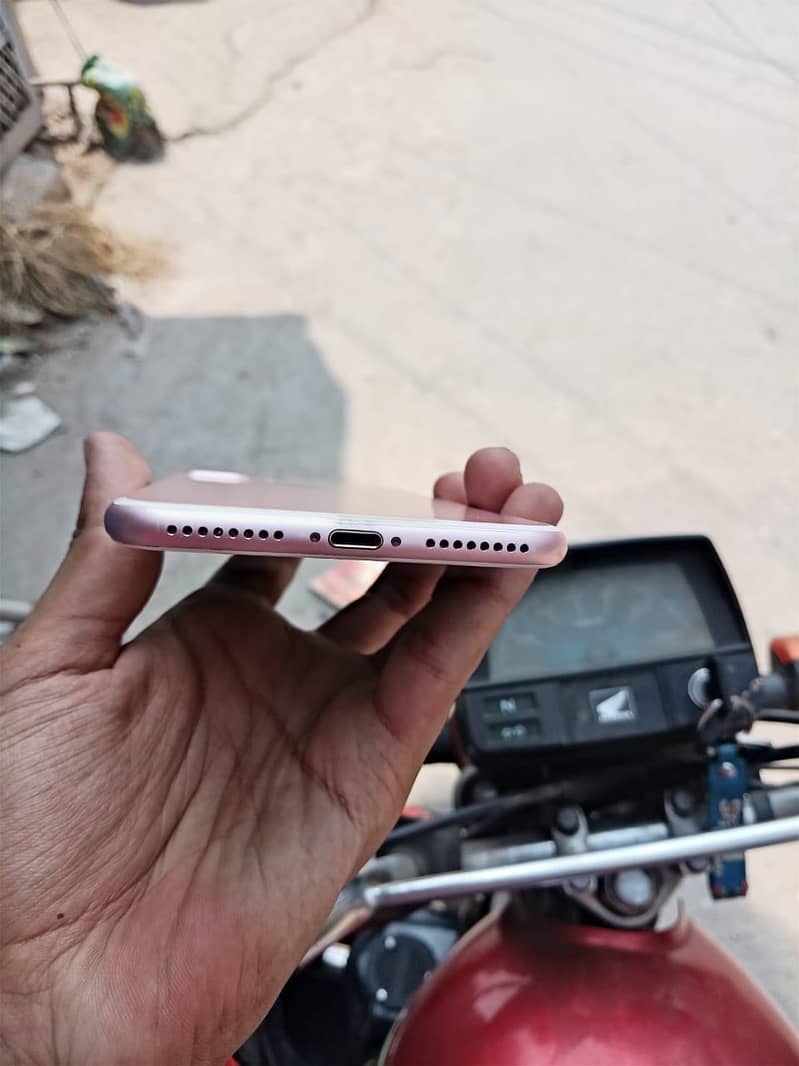 Apple iPhone 7 Plus 3