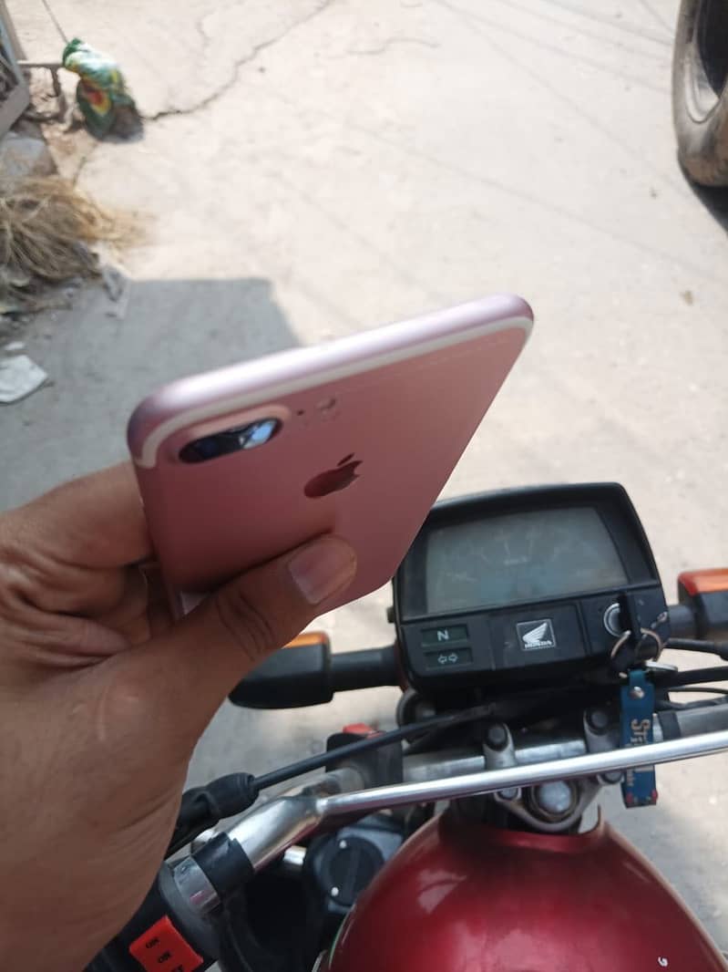 Apple iPhone 7 Plus 4