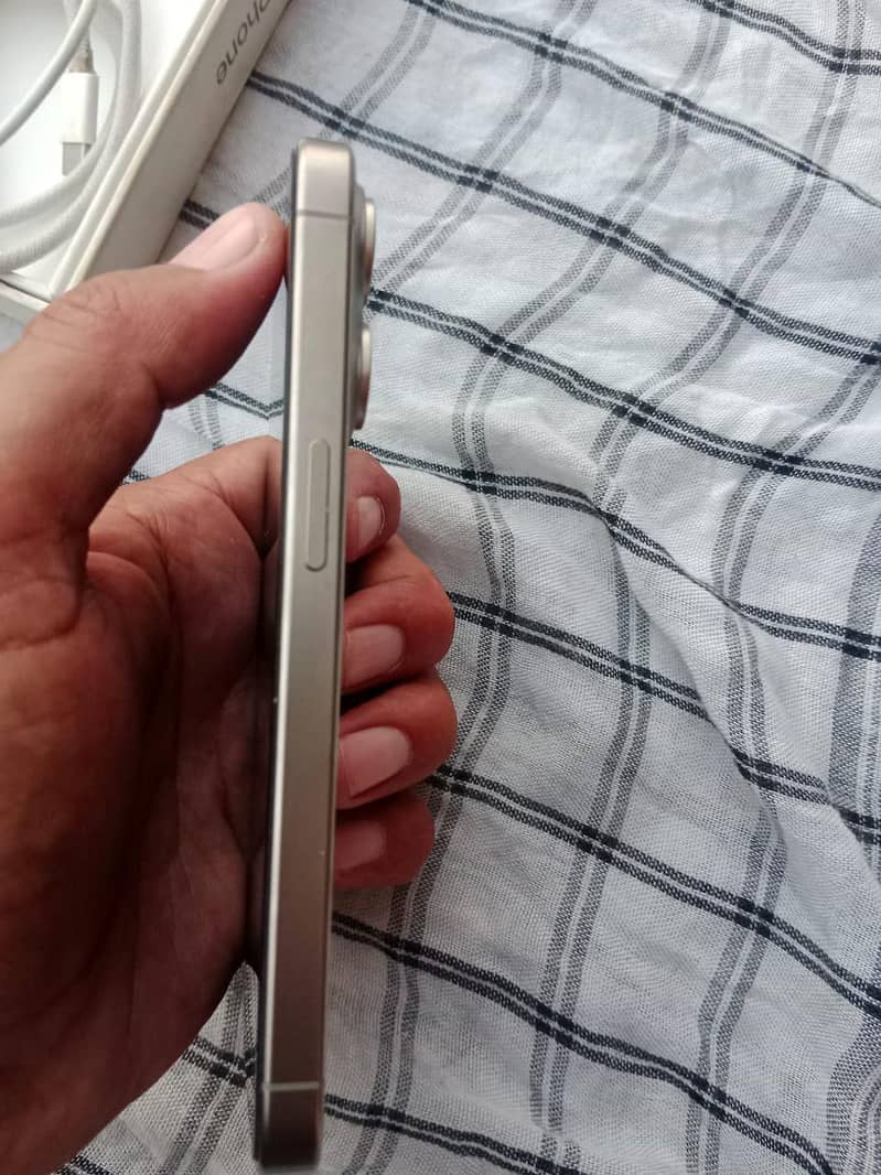 Apple iPhone 15 Pro 2