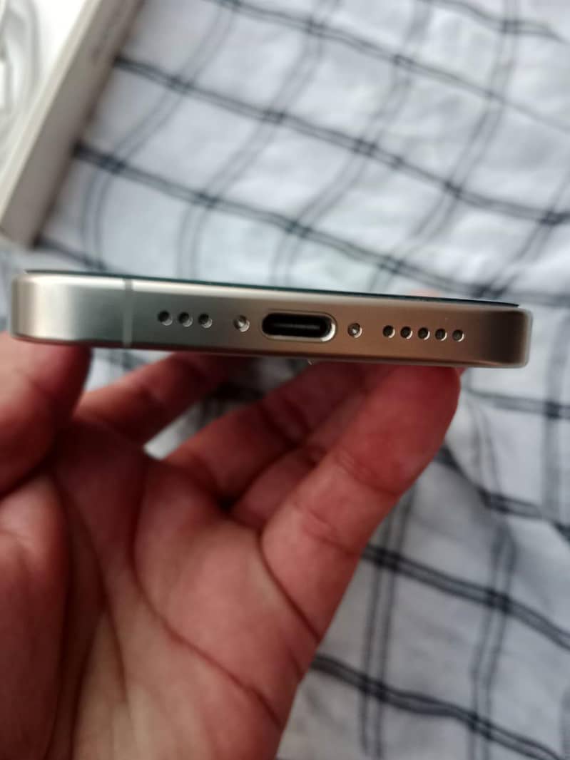 Apple iPhone 15 Pro 3