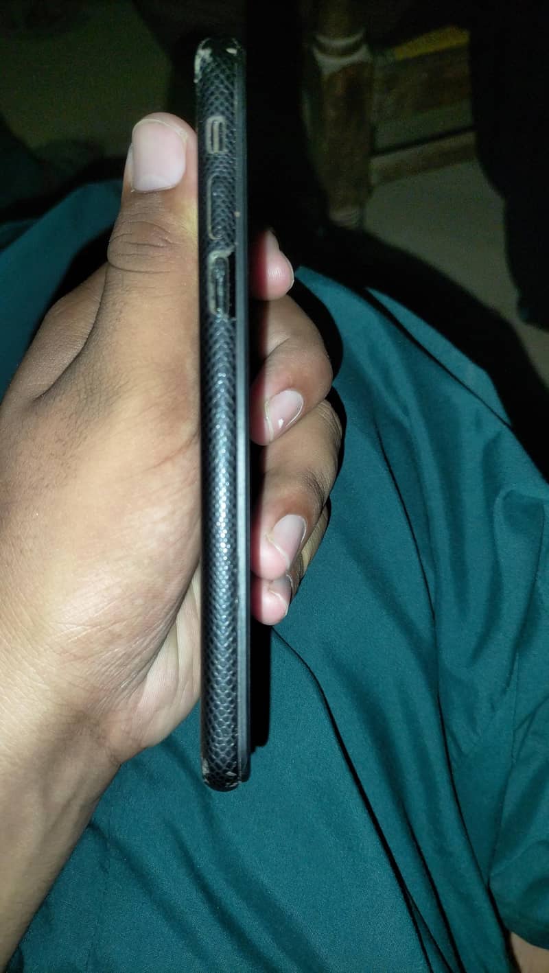Apple iPhone X 4