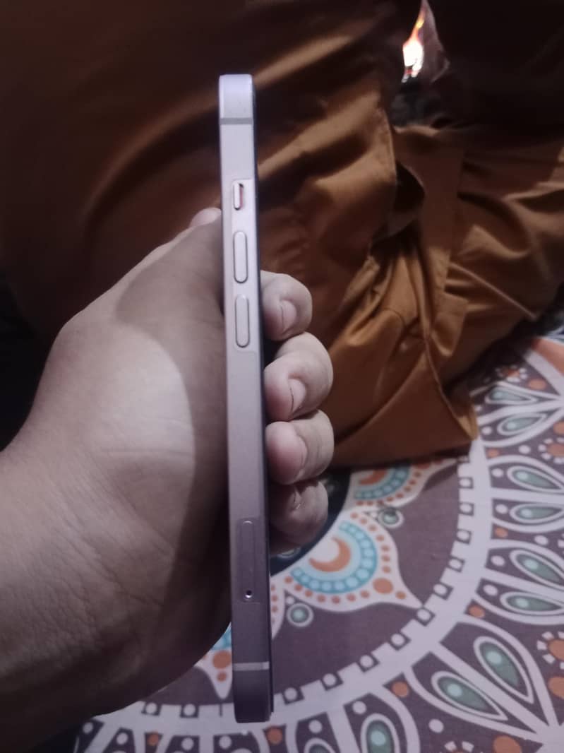 Apple iPhone 13 1