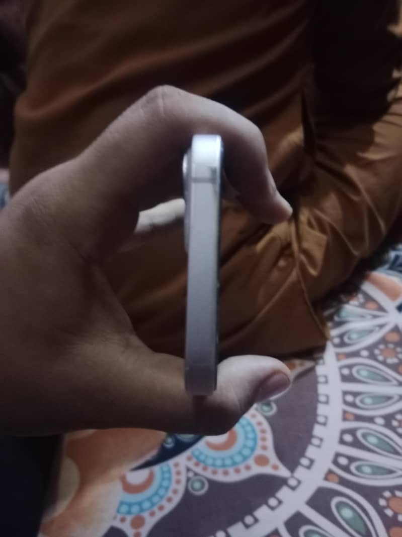 Apple iPhone 13 2