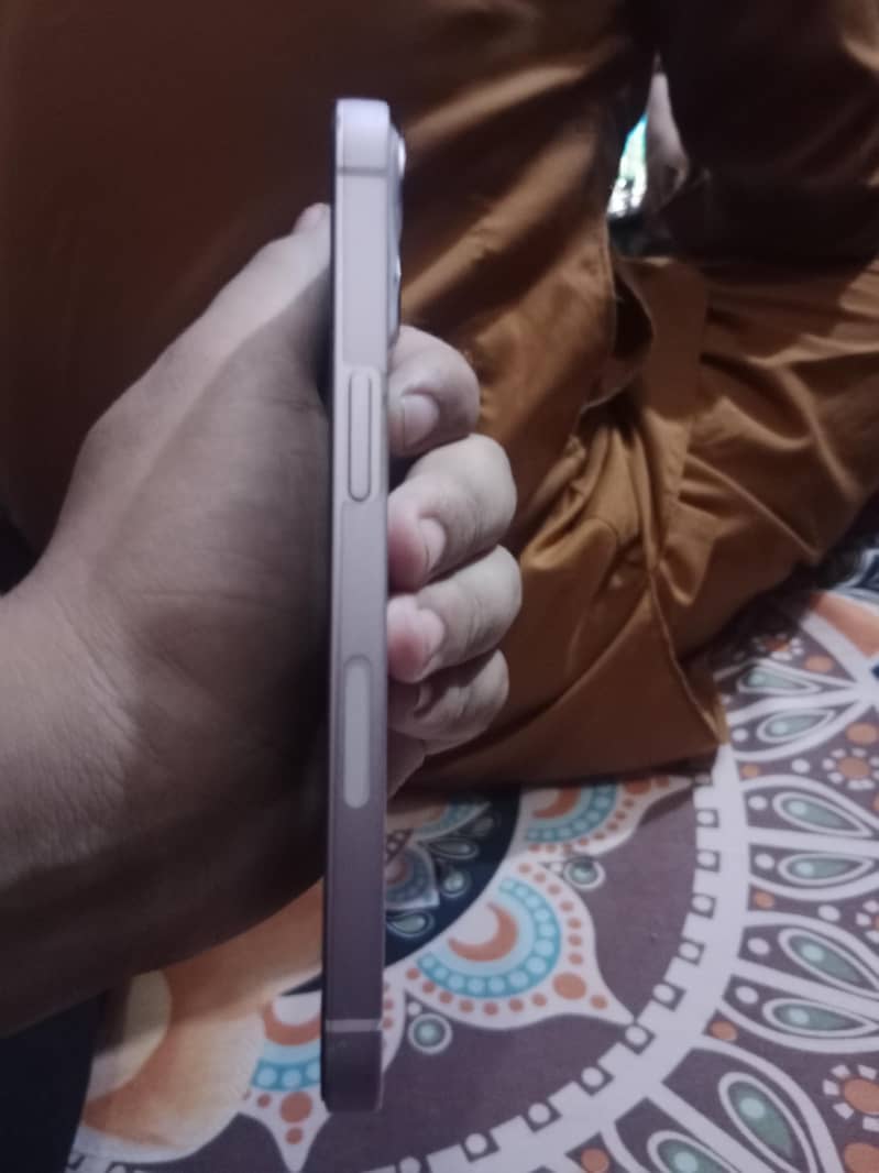 Apple iPhone 13 3