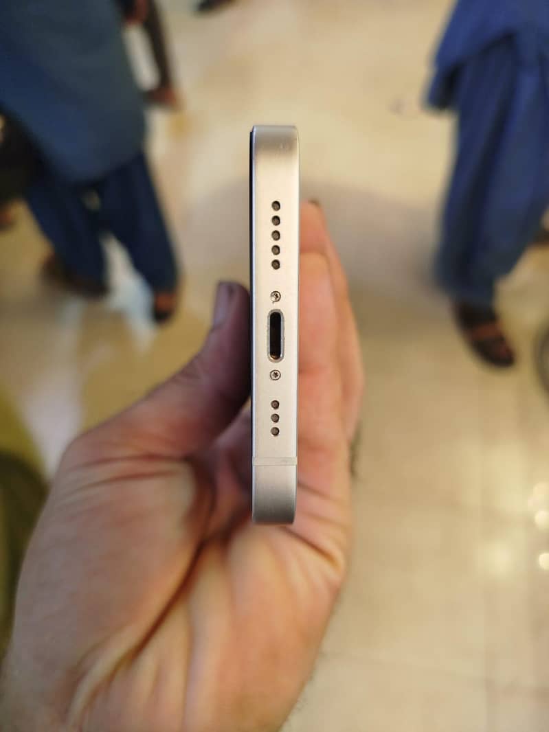 Apple iPhone 13 1