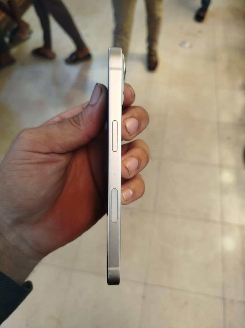 Apple iPhone 13 2