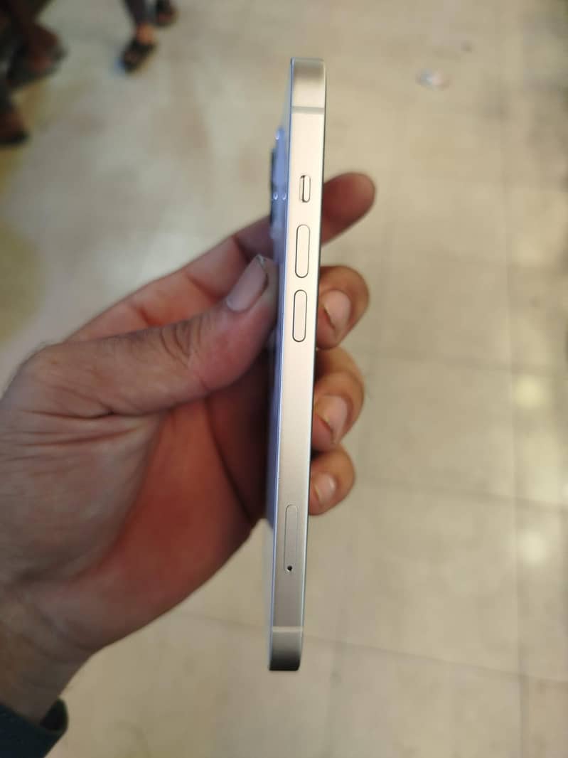 Apple iPhone 13 4