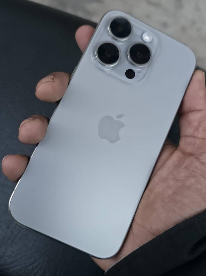 Apple iPhone 15 Pro 0