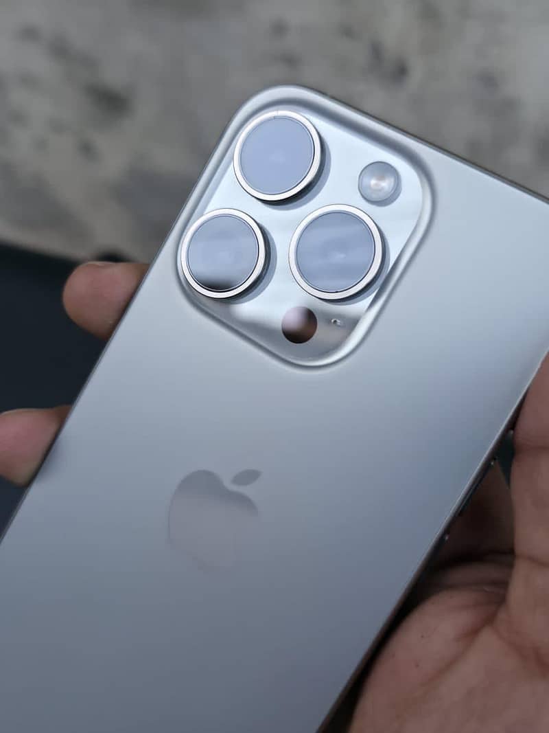 Apple iPhone 15 Pro 2
