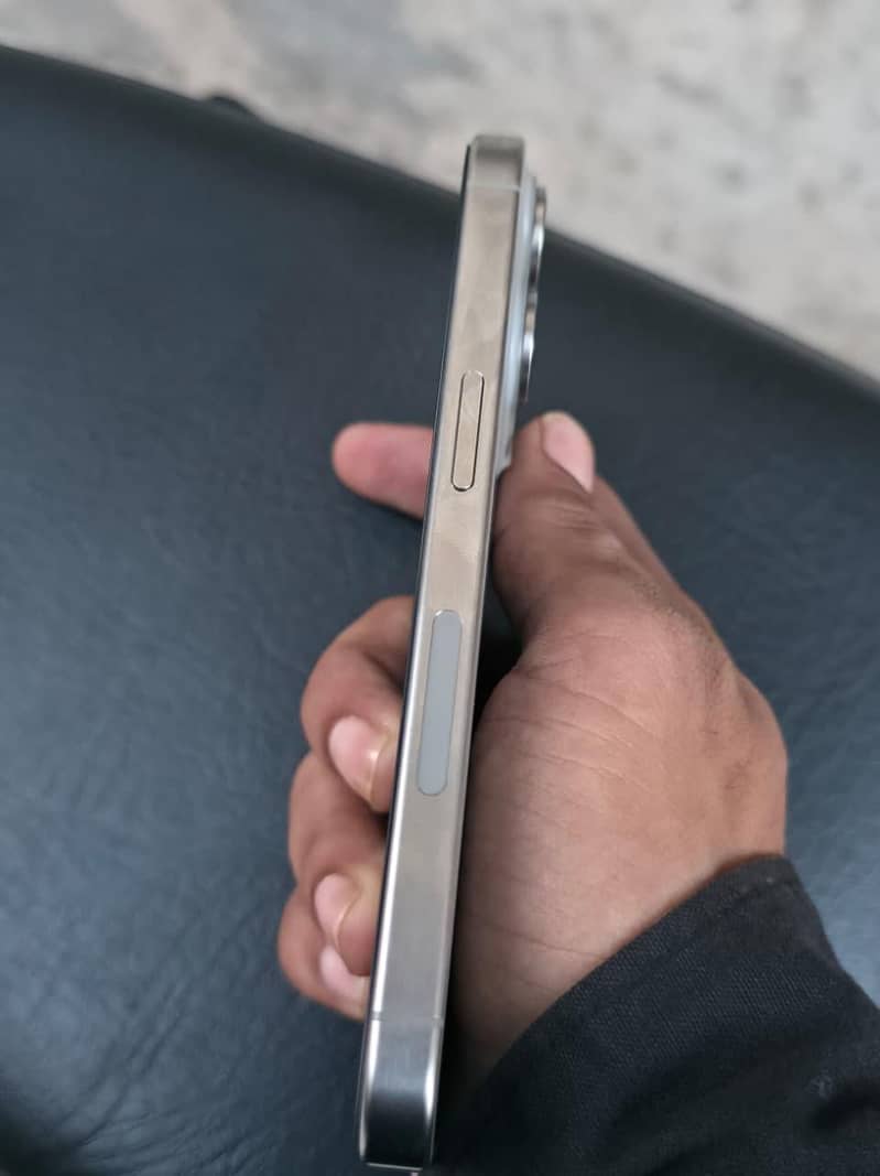 Apple iPhone 15 Pro 3