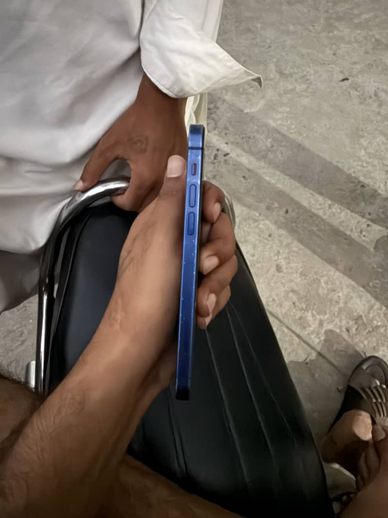 Apple iPhone 12 1