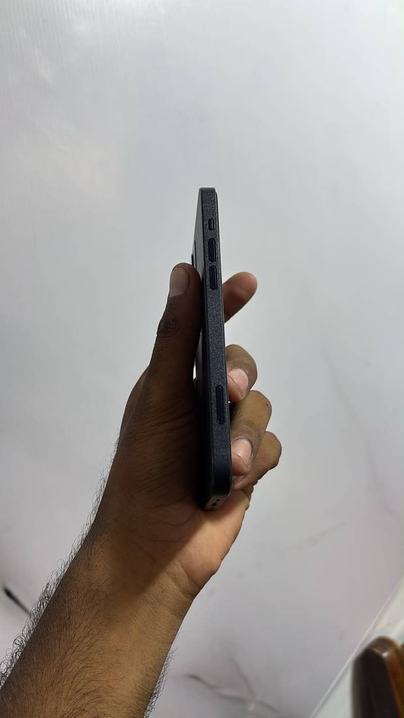 iPhone 12 4