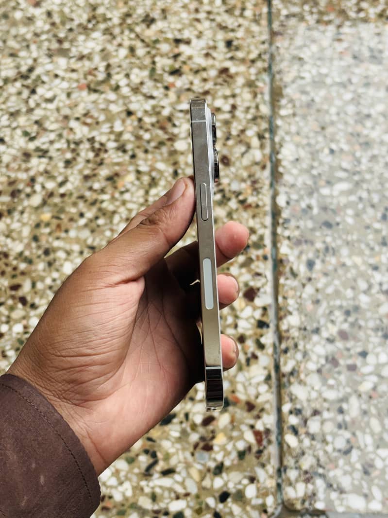 Apple iPhone 14 Pro 4