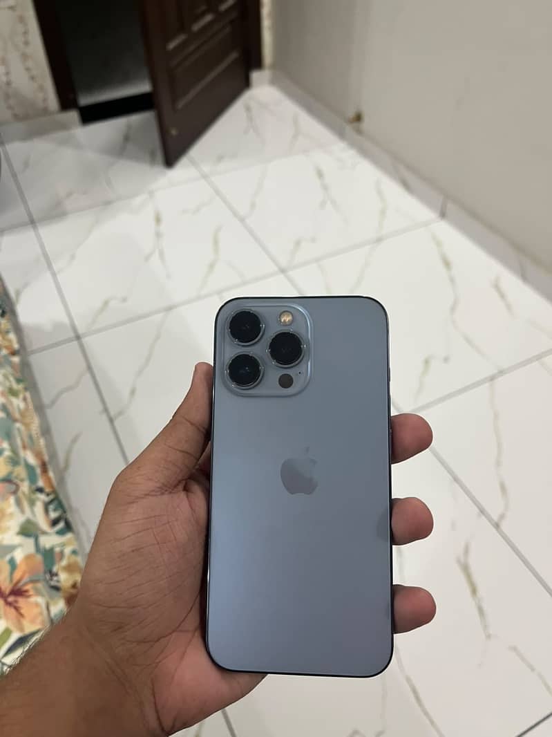 Apple iPhone 13 Pro 1
