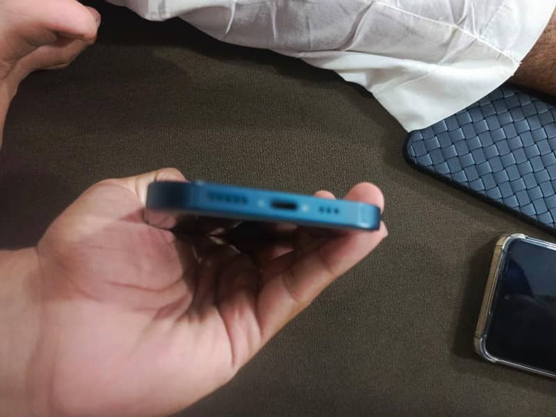 Apple iPhone 13 1