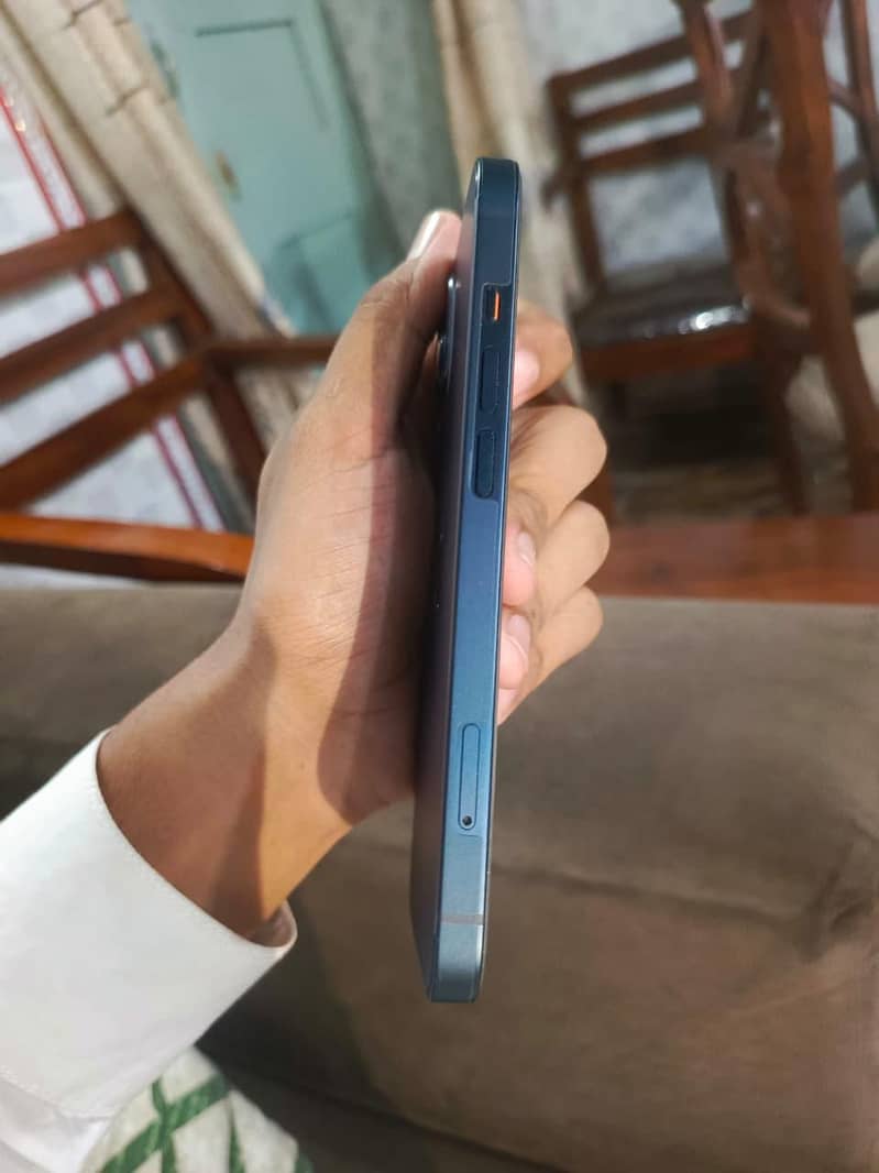 Apple iPhone 13 2