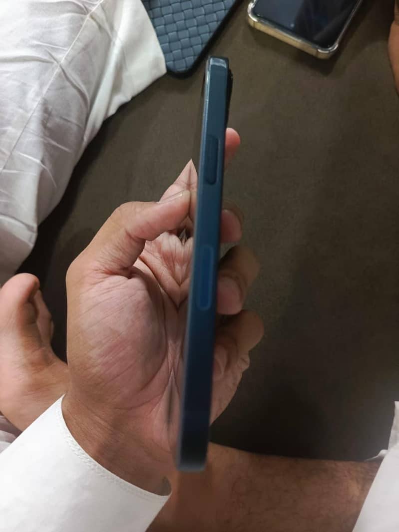 Apple iPhone 13 3