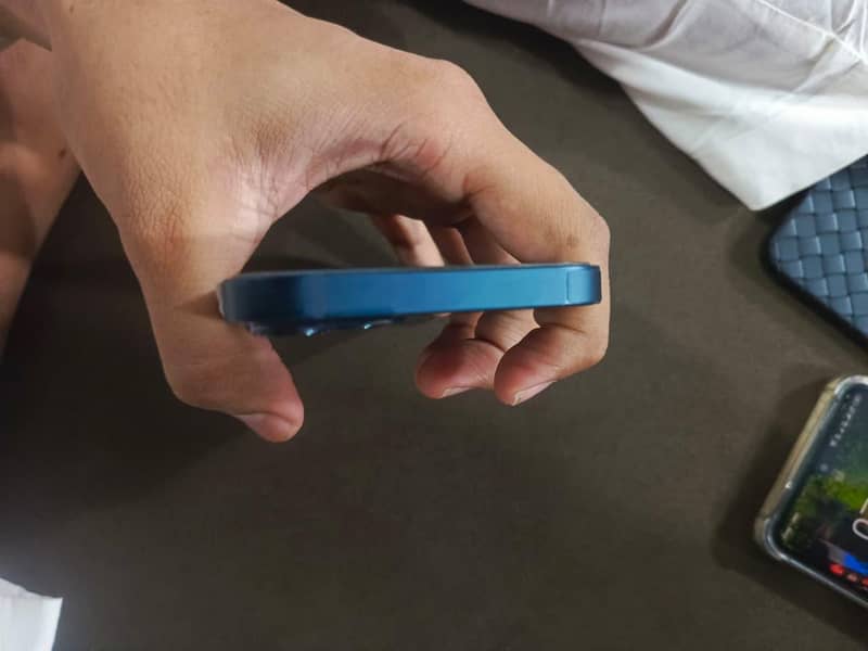 Apple iPhone 13 4
