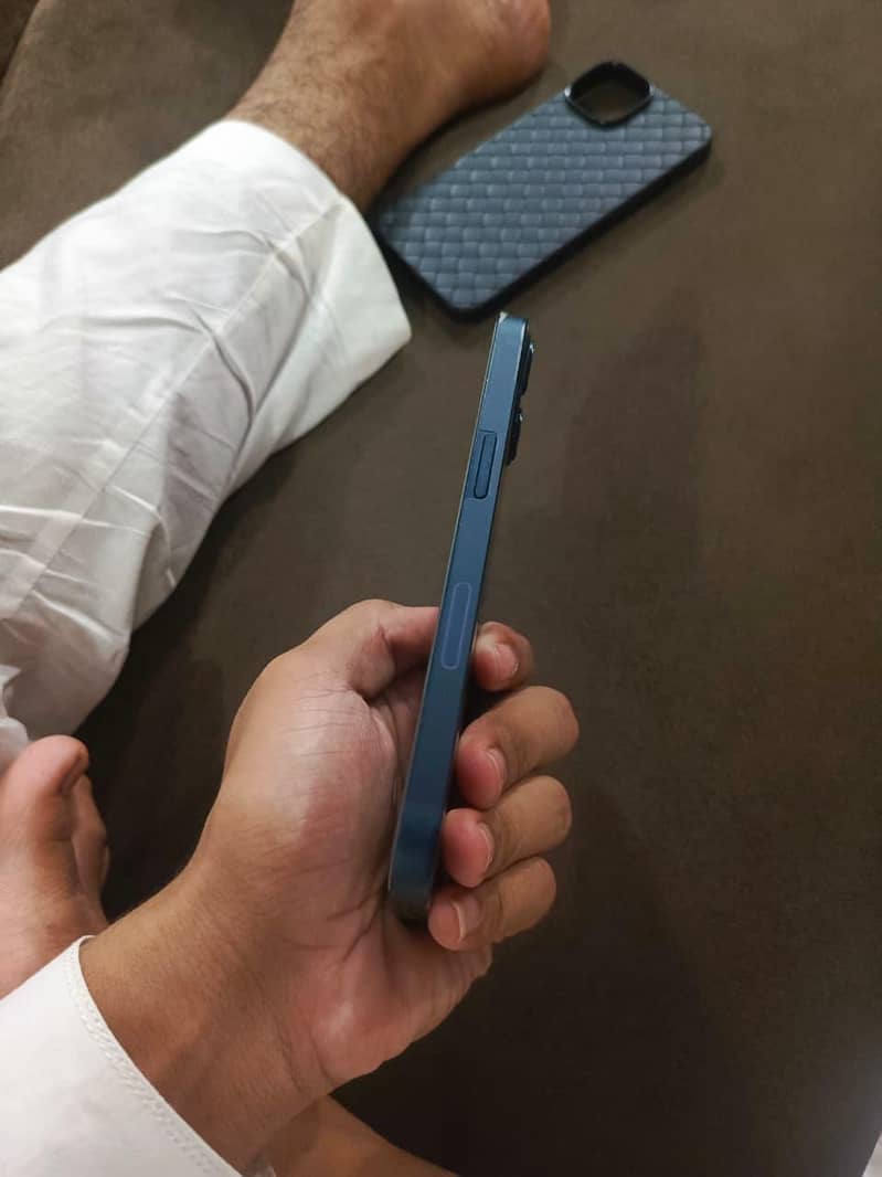 Apple iPhone 13 6