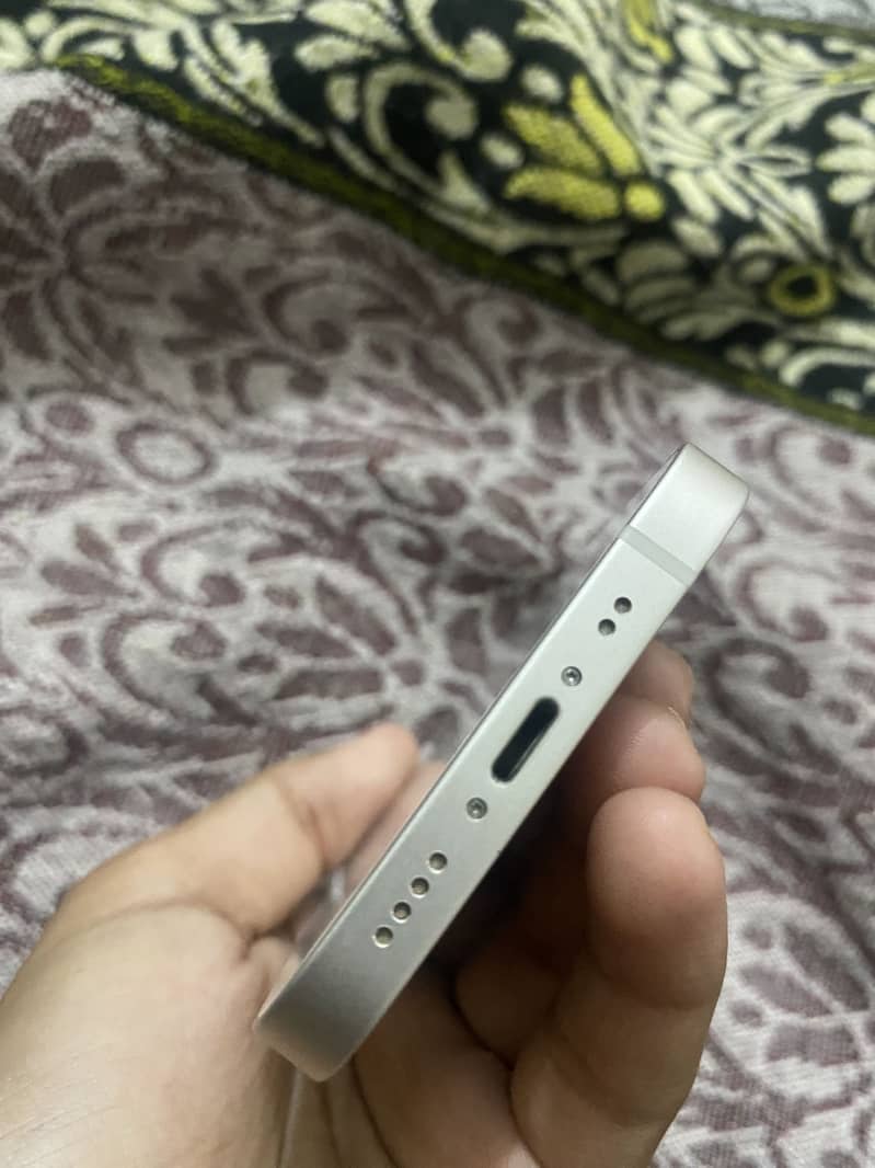 Apple iPhone 12 mini 4