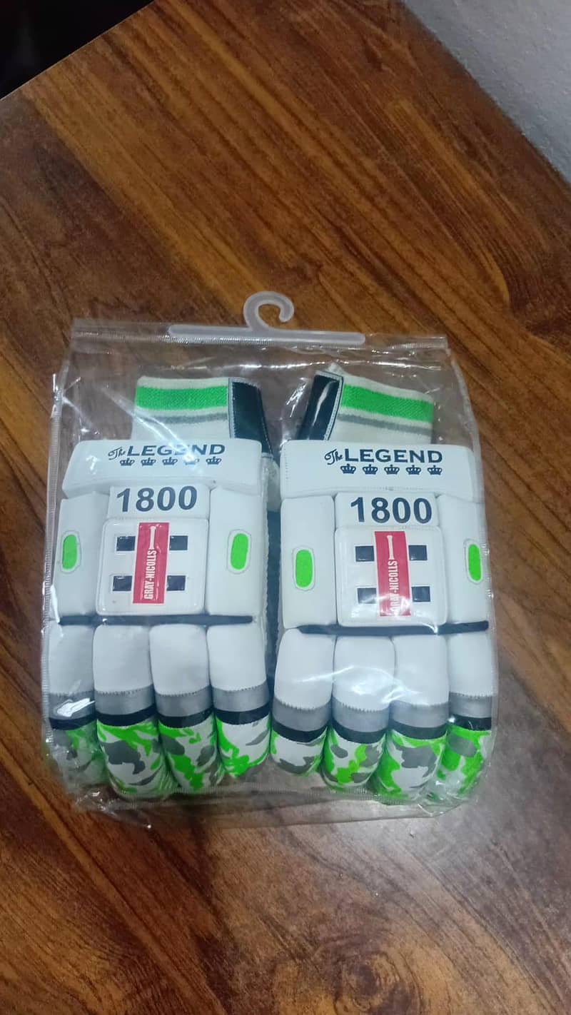 cricket  gloves 0