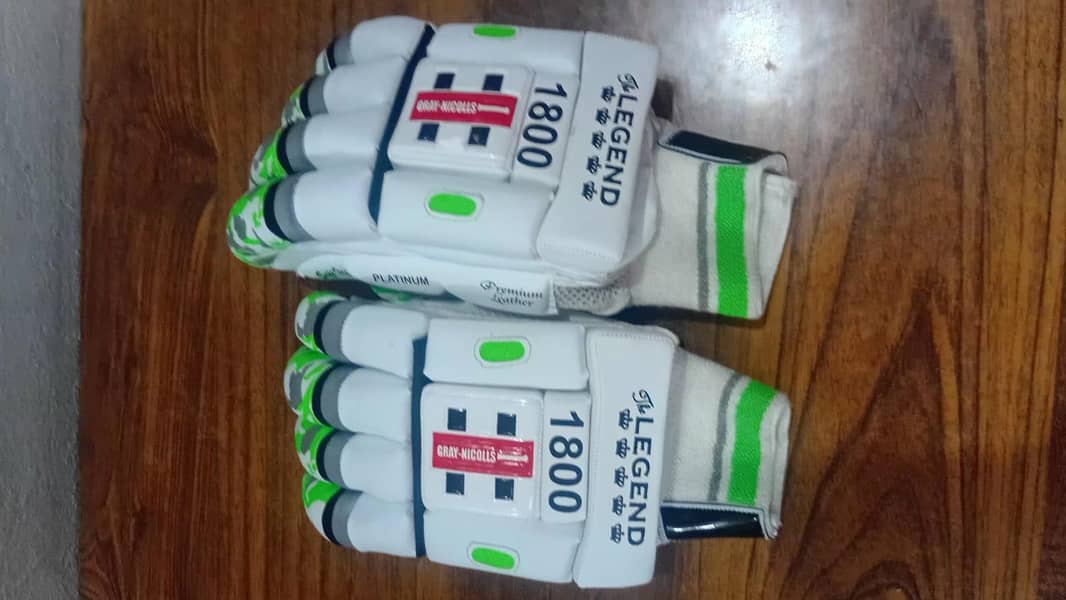 cricket  gloves 1