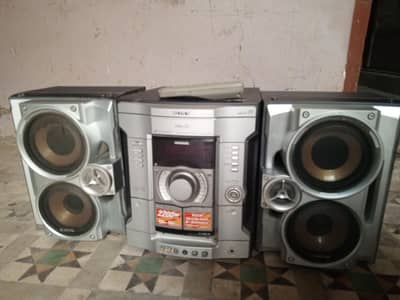 old Sony DVD & Audio player with speakers
