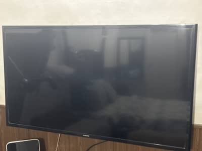 selling a smart samsu tv 42 inches lcd im not sure the buyer can check