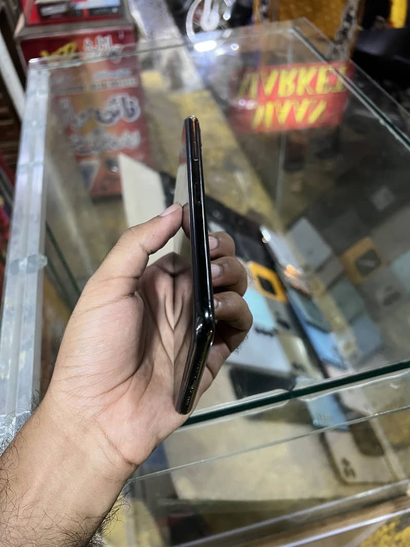 Apple iPhone 11 Pro Max 2