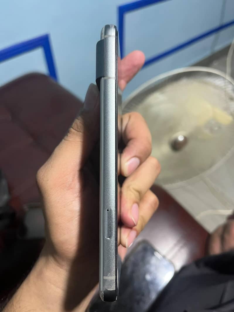 Google Pixel 8 4