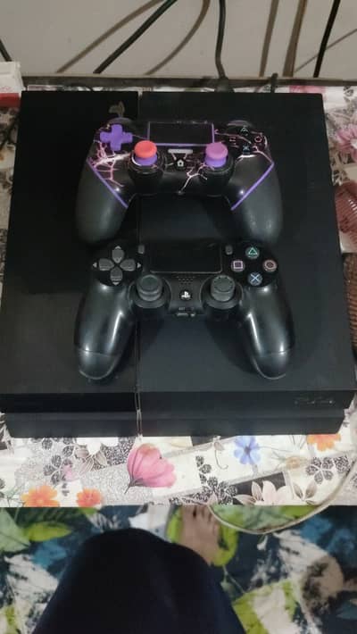 Ps4 jailbreak with 2 controller 1 original and 1 first copy with game