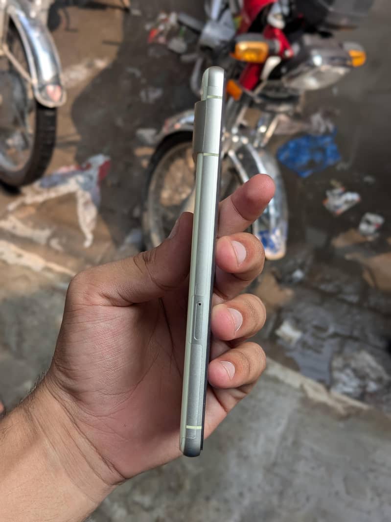 Google Pixel 7 4