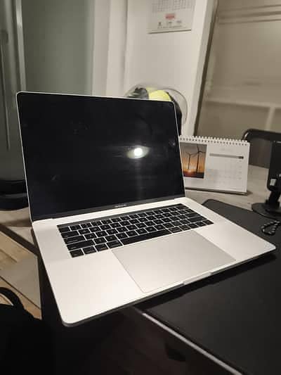 2017 Macbook like brand new condition 16 gb Ram