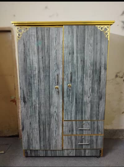 selling my new wardrobe just for Rs 35k
