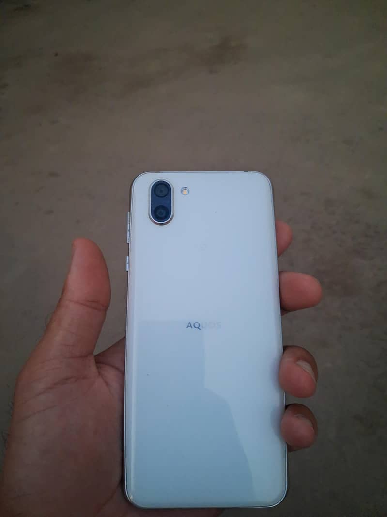 Sharp Aquos R2 2